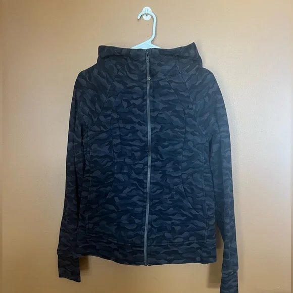 Lululemon Scuba Hoodie
Sequoia Camo
Size 10 - Picture 6 of 13